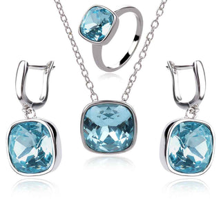 сребърен комплект с кристали сваровски в нежно небесно синьо