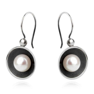 сребърни обеци, оксидирано сребро, бяла перла, висящи обеци