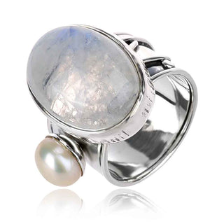 Сребърен пръстен с лунен камък и перла