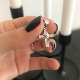 малък сребърен кръст