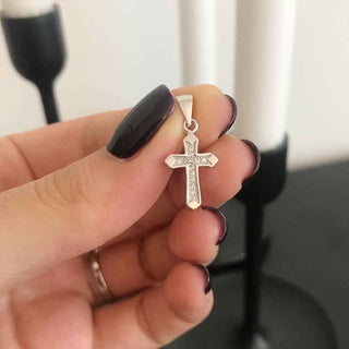 малък сребърен кръст