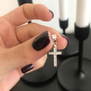 малък класически сребърен кръст