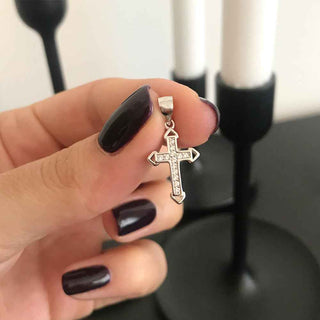 малък сребърен кръст