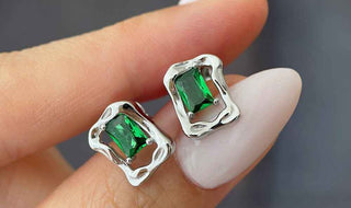 Сребърни бижута според зодиите - нежни обеци