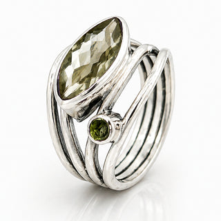 Сребърен пръстен с естествен перидот - Soft Lime Peridote