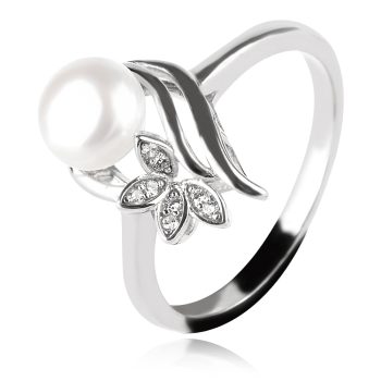 Сребърен пръстен с бяла перла и флорален детайл