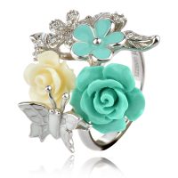 сребърен пръстен със зелени коралови рози и бяла пеперуда