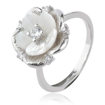 сребърен пръстен с цвете с гравиран бял седеф и циркон